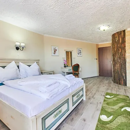 Szent Kristof Vendeghaz Guest house *