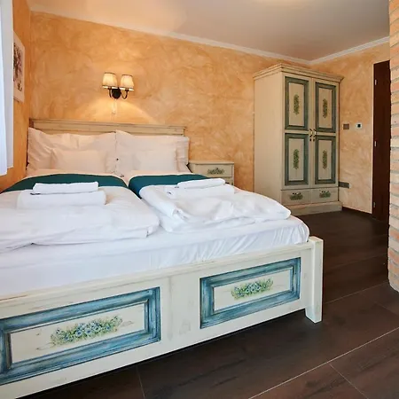 Szent Kristof Vendeghaz Guest house