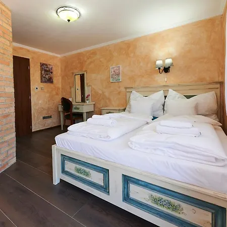 Szent Kristof Vendeghaz Guest house *